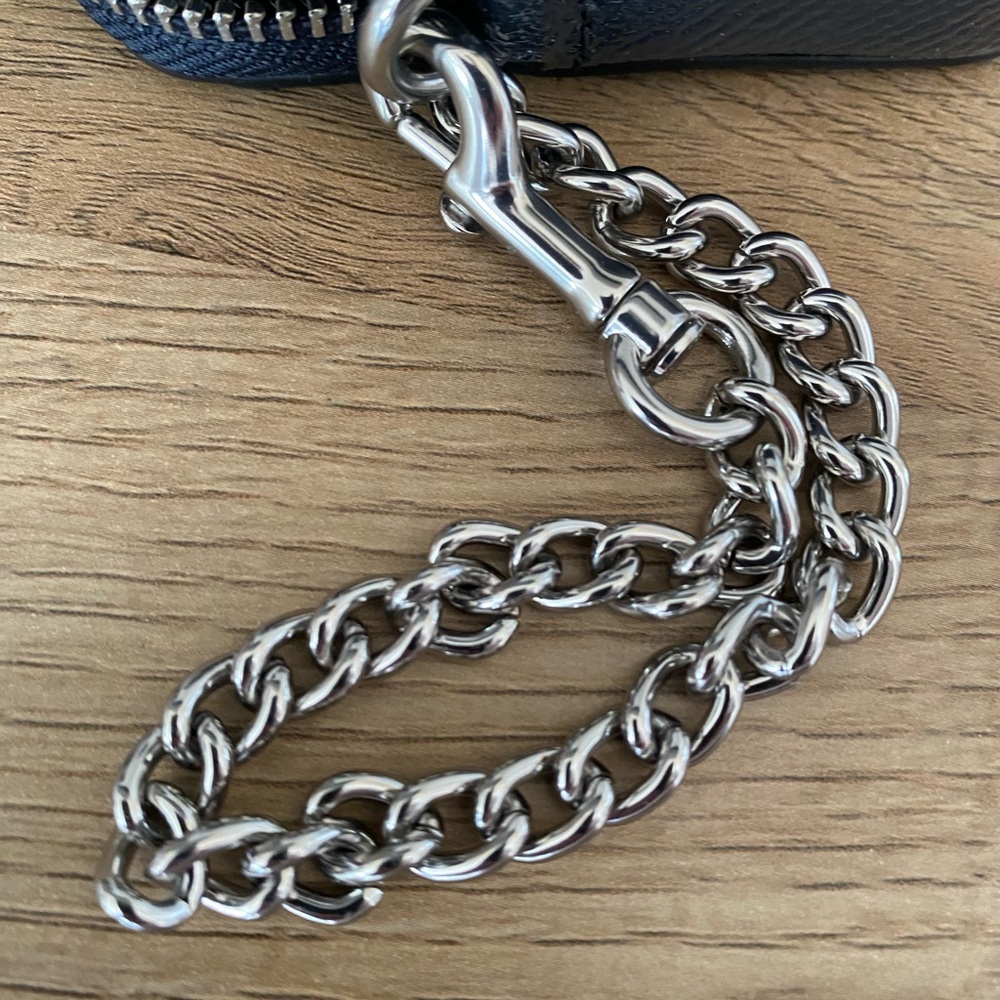 COACH NAVY BLUE PATENT LEATHER ZIP CARD CASE - Picture 3 of 5